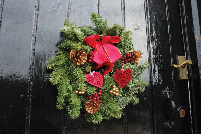 How to Make a Christmas Wreath