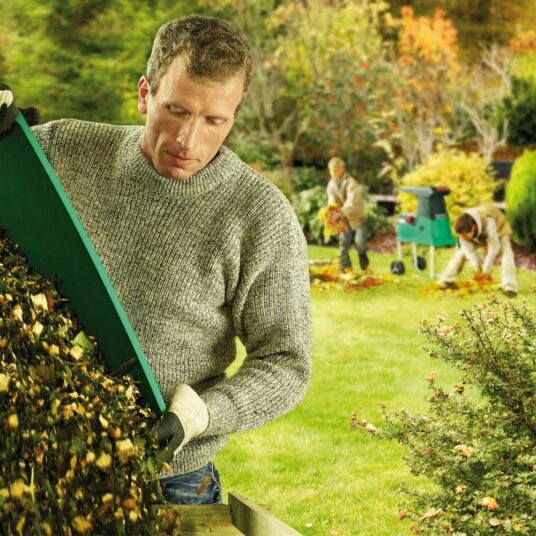 bosch axt25tc shredder lifestyle 3.jpg