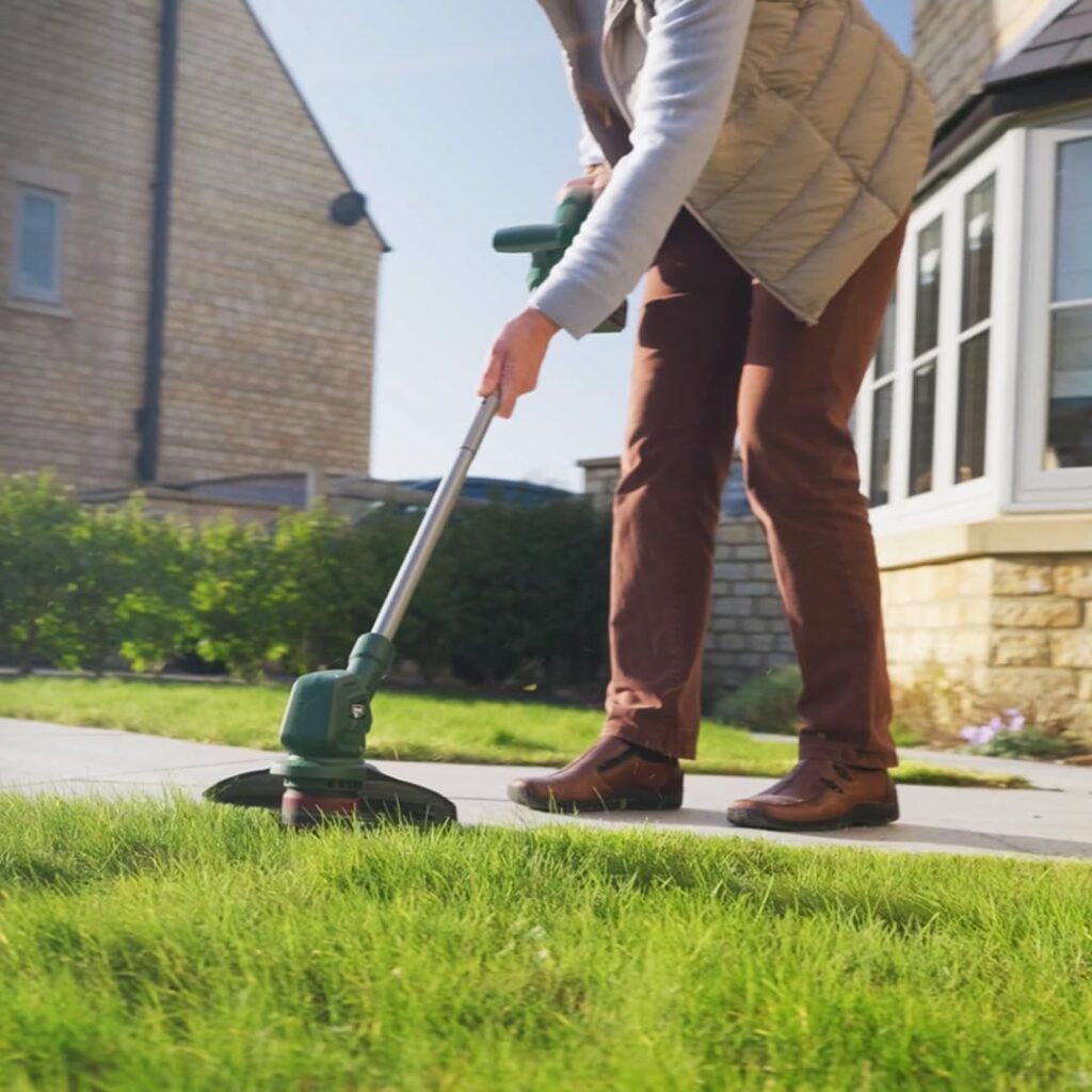Webb Eco 20V 33cm (14″) Cordless Rotary Lawnmower plus 20V 25cm  Line Trimmer (4AH Battery & Charger) 5055661905725