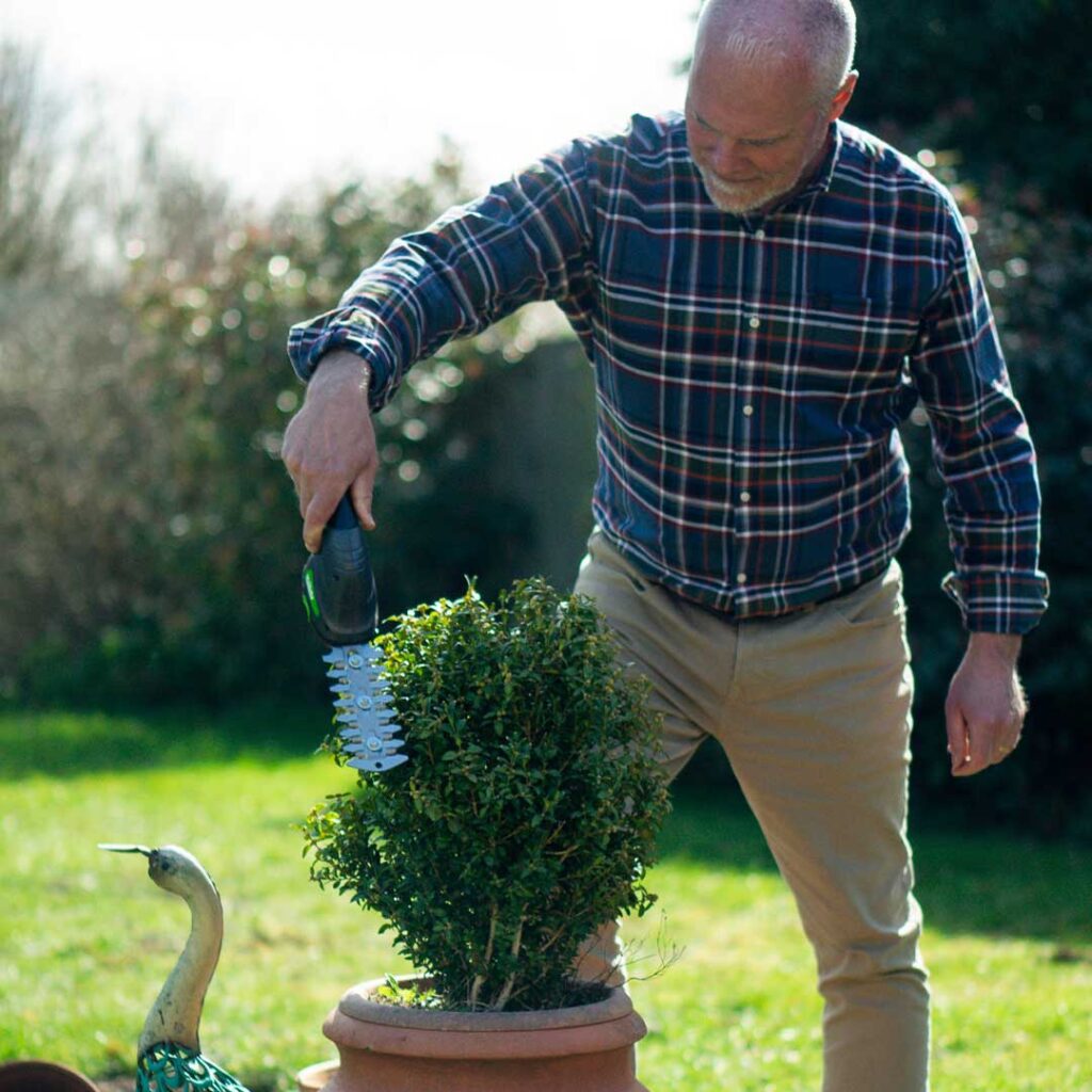 The Handy 3.6v Cordless Shrub Shear & Grass Trimmer 5055661902779