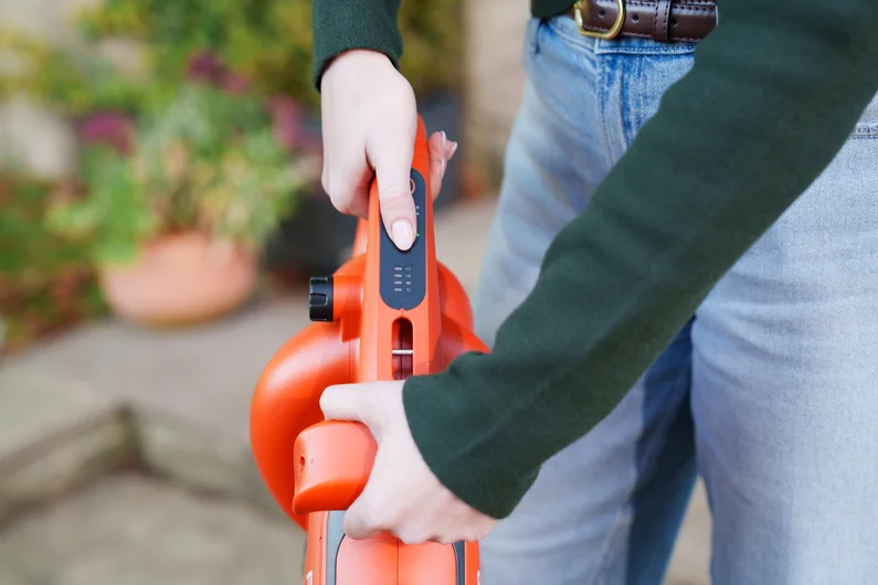 Flymo EasiBlowVac 18v K4 Garden Vacuum 7333377630581