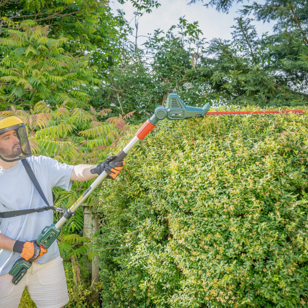 Webb 20V 50cm (20″) Cordless Long Reach Hedge Trimmer & Pruner (Tool Only) 5055661905640