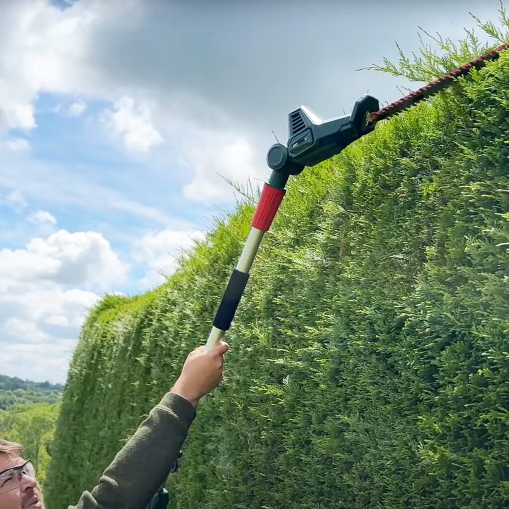 Webb 20V 50cm (20″) Cordless Long Reach Hedge Trimmer & Pruner (Tool Only) 5055661905640