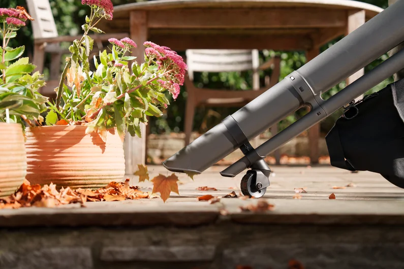 Flymo EasiBlowVac 18v K4 Garden Vacuum 7333377630581