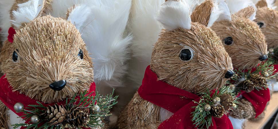 winter woodland theme straw squirrels with scarf 970w