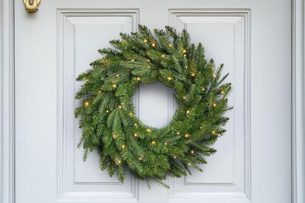 BOSK Rivington Fir 24″ Christmas Wreath With 50 Warm White Lights 5061064663407 2