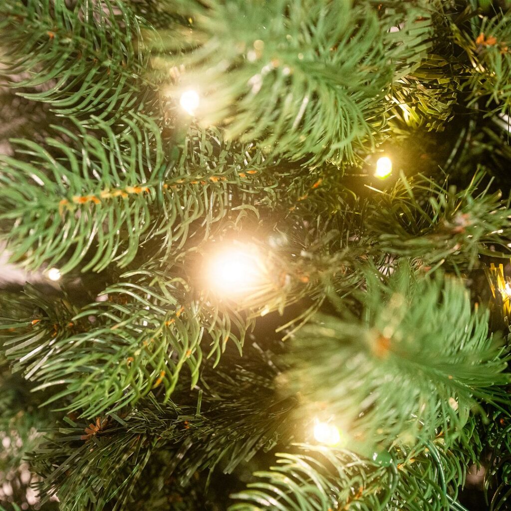 BOSK Lakeside – 7.5ft Christmas Tree With 750 Colour Switch – Warm White/Multi Colour Leds 5061030163955 2