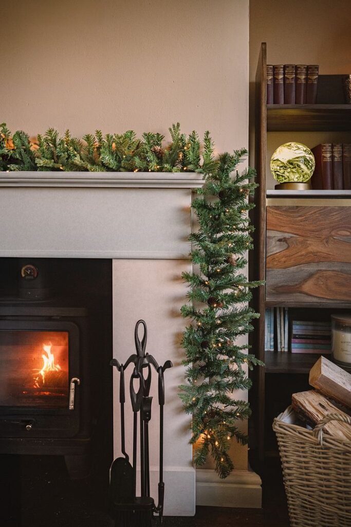 BOSK Puzzlewood Fir 6ft Christmas Garland With 100 Warm White Lights 5061064663667 2