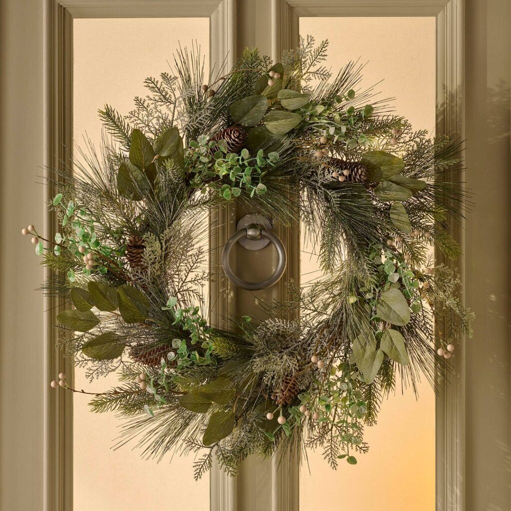 BOSK Mistletoe Pine 26″ Artificial Christmas Wreath 5061030167557 2