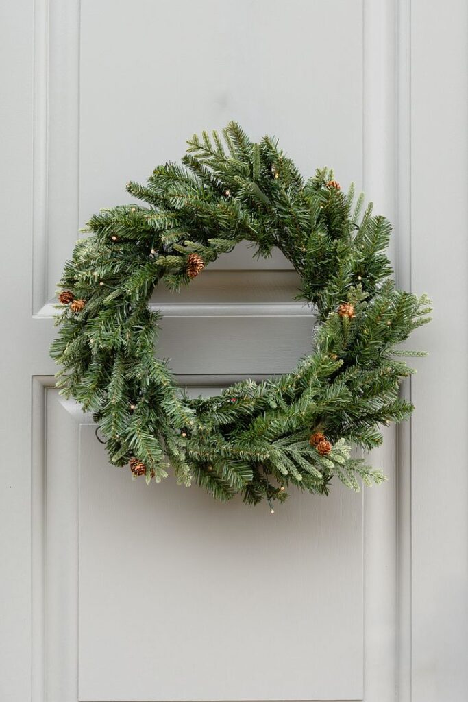 BOSK Puzzelwood Fir 26″ Christmas Wreath With 50 8 Function Lights 5061064663643 2