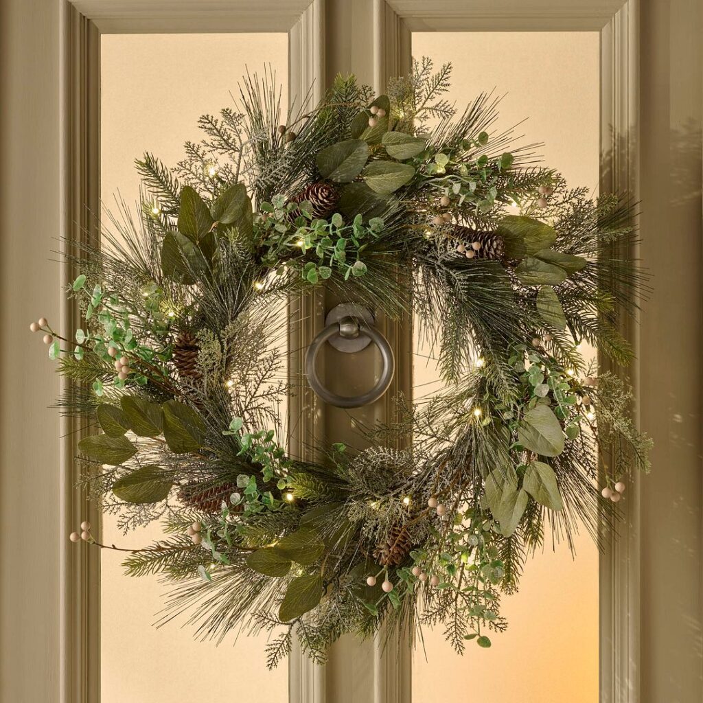 BOSK Mistletoe Pine 26″ Christmas Wreath With 50 Warm White Lights 5061030164983 2