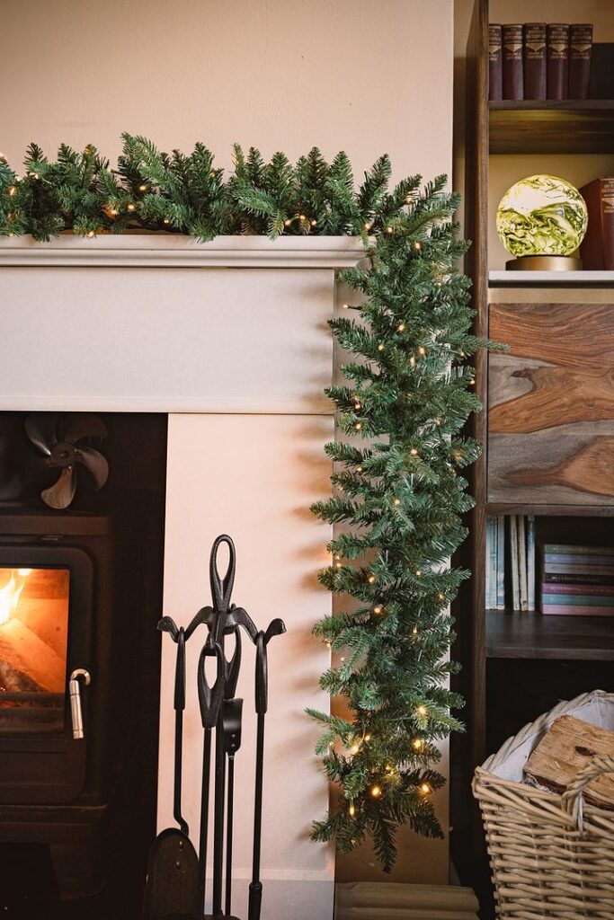 BOSK Rivington Fir 6ft Christmas Garland With 100 Warm White Lights 5061064663421 2