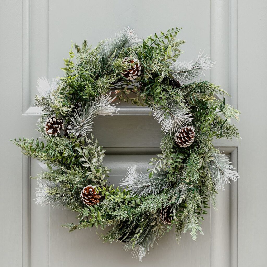 BOSK Winter Woodland 26″ Christmas Wreath With 50 Warm White Lights 5061064663766 2